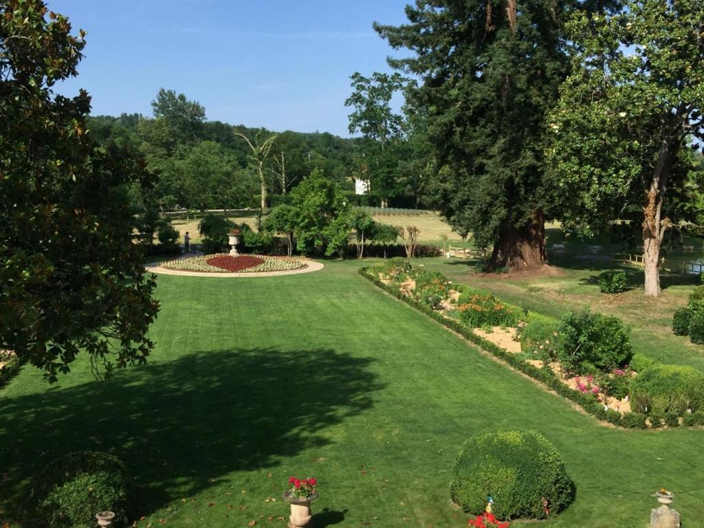 Le Manoir De Bellerive Hotell Le Buisson-de-Cadouin Exteriör bild