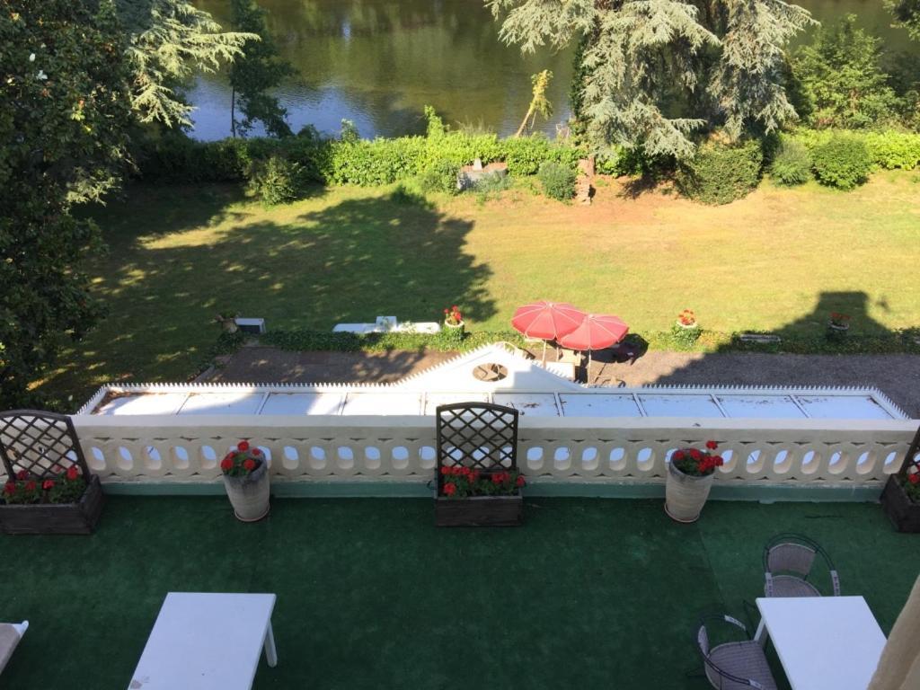 Le Manoir De Bellerive Hotell Le Buisson-de-Cadouin Exteriör bild